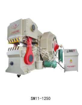應(yīng)用廣泛的噸桶吹塑機(jī)